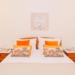 Namaste House I Relogio do Poiso