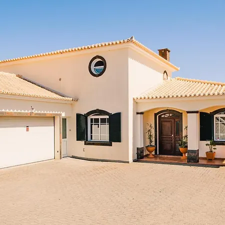 Namaste House I Гостевой дом Relogio do Poiso