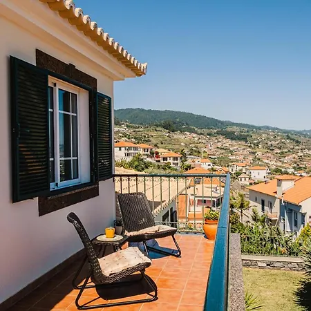 Namaste House I Relogio do Poiso