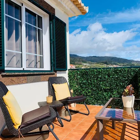 Namaste House I Relogio do Poiso