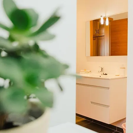 Guest house Namaste House I Relogio do Poiso