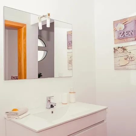 Guest house Namaste House I Relogio do Poiso