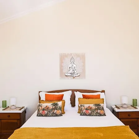 Guest house Namaste House I Relogio do Poiso