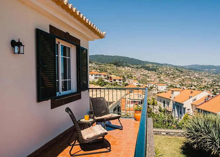 Namaste House I Relogio do Poiso