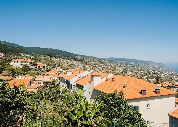 Namaste House I Relogio do Poiso