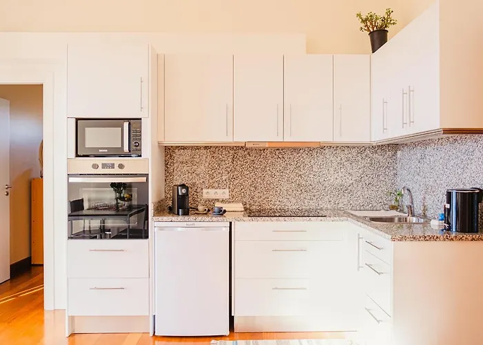 Namaste House I Relogio do Poiso