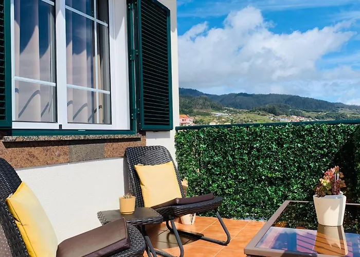 Namaste House I Relogio do Poiso