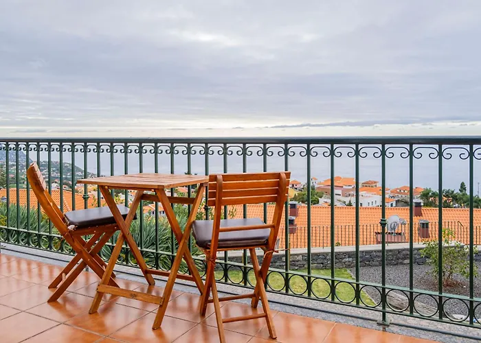 Гостевой дом Namaste House I Relogio do Poiso