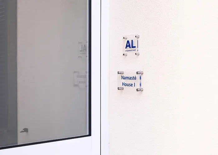 Namaste House I Relogio do Poiso